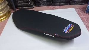 เบาะปาดเจ้ฝ้ายพร้อมจบรุ่น Finn (ฟีน) ใหม่ ปาดทรงกลาง เจ้ฝ้ายพร้อมจบ BBS  สีดำ