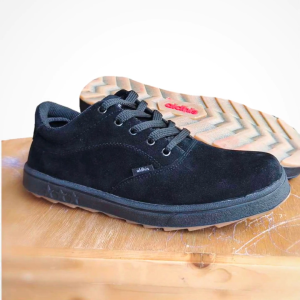 Sepatu Sekolah Laki Laki Sneakers Pria Hitam Polos Casual Cowok Keren Buat Kerja sol Karet antislip
