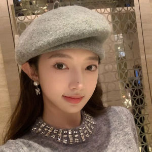 หมวกเบเร็ตผ้าขนสัตว์ ทรงเก๋ไก๋สำหรับผู้หญิง สไตล์ฤดูใบไม้ร่วง/ฤดูหนาว ทรงเก๋ไก๋ ทรงเรโทร ขนาดใหญ่ หน้าเล็ก