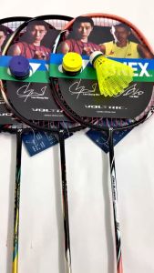 VỢT CẦU LÔNG GIÁ RẺ 8KG VÀ 95KG KHUNG CACBON SIÊU NHẸ ( 1 CÂY )TẶNG NGAY BAO ĐỰNG VỢT+1 QUẤN CÁN CHẤT LƯỢNG