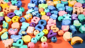 51PCS Wooden Beads Animals Threading Beads Set Preschool Learning Toys Montessori Educational Threading Toy