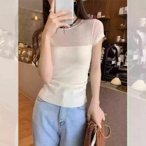 เสื้อยืดแขนสั้นทรงเข้ารูปสำหรับผู้หญิงในช่วงฤดูร้อน สีชมพู แขนบาง ดีไซน์แฟชั่นสำหรับใส่ไปทำงาน ทรงเข้ารูป เสื้อผ้าทำงานสไตล์เกาหลี