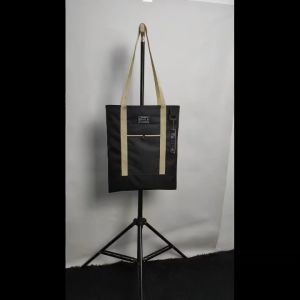 Tote Bag Pria Hitam Polos Bahan Kanvas Kasual Penutup Resleting DLY 26A