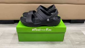 Giày dép crocs chuẩn xịn chống hôi chân nhựa đúc liền khối siêu bền đi mưa lội nước đi biển classic roomy fit màu đen