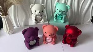 Hộp Trang Sức Hình Gấu Ôm Xoay Lãng Mạn Thiết Kế Hoa Hồng Dễ Thương Chất Liệu Nhựa Kèm Xà Phòng Trưng Bày Trang Sức Quà Tặng Ngày Valentine Đám Cưới