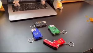 GANTUNGAN KUNCI MODEL PISTOL MAINAN PELURU KARET PEREDA STRESS GANCI MOTOR MOBIL SEPEDA KOLEKSI