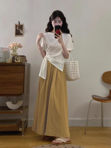 ชุดเสื้อยืดแขนสั้นสีขาวไม่สมมาตร กางเกงขายาว ชุดสองชิ้น ชุดทำงานสไตล์เกาหลี ฤดูร้อน 2025 ชุดทำงานสไตล์เกาหลี