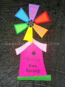 กังหันลม รูปบ้านกว้าง 25cm ยาว 40cm ก้านพลาสติกสีดํายาว40cm เหมาะสําหรับตกแต่งสถานที่ติดรั้วบ้านร้จานค้าเสริมฮวงจุ้ย