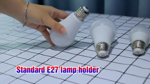 หลอดไฟประหยัดพลังงาน LED E27 หลอดไฟหลากสี 4 โหมด เปลี่ยนสีได้ สำหรับไฟบ้าน ไฟเพดาน ไฟตั้งพื้น โคมไฟระย้า (มีรีโมทควบคุมฟรี)