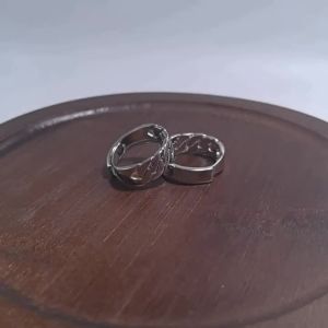 🔥🔥🔥Heabety Womens Twist Chain Ring - Non-Fading Finish Unique Minimalist Design With Adjustable Open Band