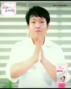 Fair lovely facial wash untuk membersihkan sisa kotoran di muka akibat polusi