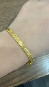 Poh Heng Jewellery 22K Radiant Shine Bangle in Yellow Gold [Price By Weight]
