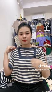 Áo Len Mongtoghi Cộc tay Kẻ Cổ Vuông Trẻ Trung Xinh xắn Cho Các Nàng