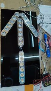 ไฟไซเรนลูกศร LED ไฟลูกศร (กดตัวเลือก) 40*20 *1.5cm อะคริลิคหนา 3มิล .พร้อมกล่องคอนโทรลกระพริบ รองรับไฟ12V-24V