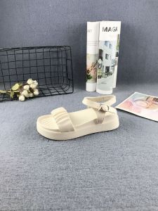 รองเท้าแตะส้นหนาแบบสวมส้นเตี้ยสำหรับผู้หญิงในช่วงฤดูร้อน สไตล์เกาหลี พื้นรองเท้าหนังนิ่ม หัวรองเท้าเปิด สายรัดข้างเดียว สวมใส่สบาย รองเท้าแตะชายหาด