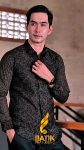Prabuseno – Hem Kemeja Batik Pria Lengan Panjang Motif Harubuwono Slimfit Bahan Katun Printing Lapis Furing Erro Handmade Kualitas Premium Jumbo Big Size Modern Halus Adem Nyaman Mewah Atasan Baju Cowok Muda Pakaian Seragam Kerja Formal Kantor Kondangan