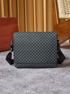 Túi Đeo Chéo Nam 24cm In Vân Cá Sấu Mỏng Chống Trộm Chất Liệu PU Có Ngăn Đựng Điện Thoại Đựng Vừa Máy Tính Bảng 10 Inch & Hộ Chiếu