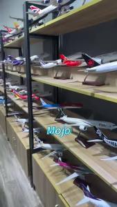 30cm B777-300 Qatar Airways Airplane Model 1/240 Scale Resin Diecast Plane Model With Stand Display Collection Adult Gift