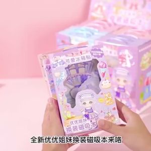 แม่เหล็กแต่งตัวตุ๊กตา DIY แพค 4 แผ่น ขนาด 10x15 cm ทนทานไม่พังง่าย สีสันสดใส บรรจุกล่องในหูหิ้ว ตุ๊กตาแม่เหล็ก