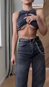 Áo Thun Nữ Mùa Hè Y2K Không Tay Chất Liệu Cotton Mềm Kiểu Dáng Cổ Điển Thiết Kế Rách Cá Tính Ôm Sát Chất Liệu Thun Co Giãn Cao Thời Trang Đường Phố Cơ Bản Phong Cách Giản Dị.