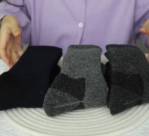3 Pairs Thicken Mens Wool Crew Socks Cozy Outdoor Sports Socks Winter Cold Resistant Solid Color Knit Socks for Outdoor Wear