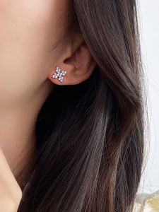 Exquisite Micro-Paved Four-Leaf Clover Earrings: Elegant Zircon Commuting Jewelry