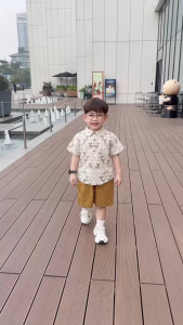 Set sơ mi đũi ngắn tay in tràn hoạt hình nâu kèm quần short kaki cho bé từ 9kg tới 28kg BERNIE H1124B47