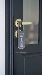 วันเวิร์ค (PVC) ป้ายคล้องประตู/ ป้ายห้ามรบกวน ลายไทย Onework Door Hanger Thai Style