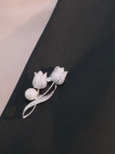 Heabety  New Style Brooch Tulip Flower Pin Anti-glare Shawl Brooch Full Diamond Brooch