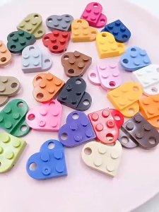 ManilaGo 1PC Heart Pendant Building Block Stitching Pendant for DIY Necklace Keychain Making