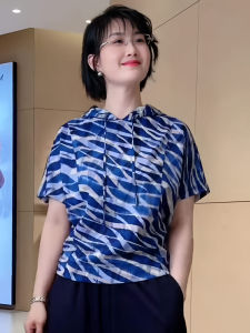 UYFY | เสื้อยืดคอกลมแขนสั้นสีฟ้าสำหรับผู้หญิงในช่วงฤดูร้อนปี 2025 ดีไซน์เก๋ไก๋ แฟชั่น ลำลอง เสื้อผ้าทำงาน ทรงเข้ารูป