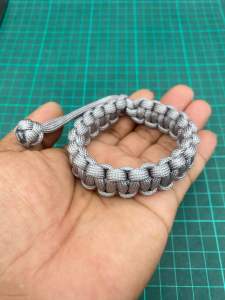 กำไรข้อมือถักเชือก PARACORD 4มิล มีหลากหลายสีให้เลือก