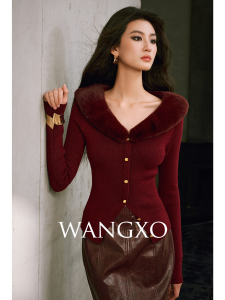 WANGXO | Áo Sweater Len Lông Cừu Galaxy Shine Cổ Lông Thỏ Giả Có Thể Tháo Rời Nút Vàng Đúc