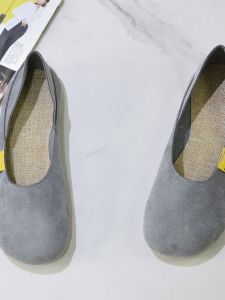 รองเท้า Loafers ทรงหัวมนแบบสวมสบายสำหรับผู้หญิงในฤดูใบไม้ร่วงปี 2025 รองเท้าหนังสัมผัสกับผิวแบบสวมสบาย ส้นแบน พื้นยาง