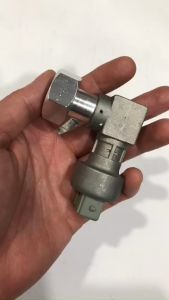 Cảm biến công tơ mét xe ô tô tải Auman Sâu công tơ xe Auman loại vuông góc Cảm biến đo tốc độ xe tải Auman