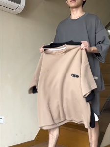 เสื้อยืดชุดแฟชั่นชาย (2 ชิ้น/ชุด) เสื้อยืด+กางเกงขาสั้น ชุดกีฬา เนื้อผ้าใส่สบาย #W18