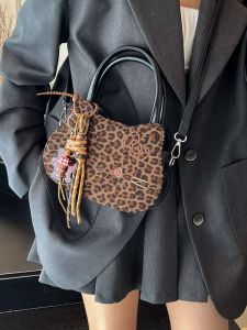 Retro Cute Leopard Print KT Cat Handbag Womens Shoulder Crossbody Bag Casual Simple Style Soft Handle for Daily Use