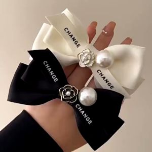 Kẹp tóc càng cua dài phối chữ CHANGE đính hoa trà kèm châu sang trọng dành cho nư K209