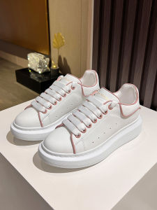 รองเท้าผ้าใบส้นกลางหนังแท้สำหรับผู้หญิง ทรงลำลอง ฤดูใบไม้ผลิและฤดูร้อน รองเท้าผ้าใบส้นหนาเพิ่มความสูงแบบลำลอง รองเท้าผ้าใบส้นแบนแบบลำลอง