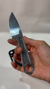 มีดพกพาพร้อมปลอก สันหนา4.5มิล แล่เนื้อทำอาหาร ปลายด้ามมีห่วงจับถนัดมือเดินป่าแค้มปิ้ง งานกลางแจ้ง