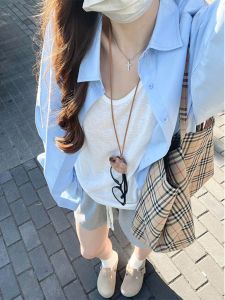 เสื้อเชิ้ตแขนยาวสีน้ำเงิน ทรงหลวม สไตล์ลำลอง สำหรับผู้หญิง ฤดูใบไม้ร่วง 2024 เสื้อเชิ้ตผู้หญิงทรงยาวบาง ดีไซน์เก๋ไก๋