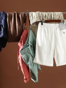 กางเกงขาสั้นชายผ้าลินินเนื้อเนียนเนื้อเนียนระบายอากาศได้ดี ทรงหลวม 5 จุด ทรงหลวม กางเกงขาสั้นฤดูร้อนสำหรับผู้ชาย