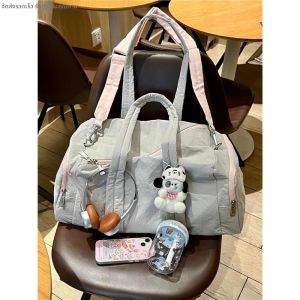 กระเป๋าเดินทางแบบสะพายไหล่ข้างเดียวแบบแยกชั้นสำหรับโยคะและฟิตเนสความจุขนาดใหญ่พร้อมหัวเข็มขัดแบบลากเดี่ยวสำหรับเยาวชน