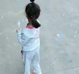 [HCM]Đồ chơi ống thổi bong bóng dài 36cm (nhiều mẫu)