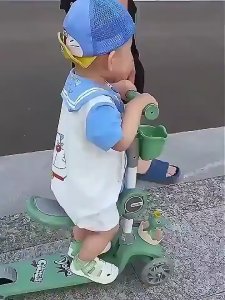 PlayPark Foldable Scooter for Kids 3 years old Height Adjustable Kids Scooter 3 Wheel Glitter