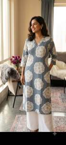 Royal V-Neck Kurtis Baru Rekaan dengan Corak Daun Emas dan Putih (only Kurtis )
