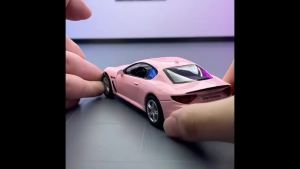 1:36 Nissan Pink Car Models Bentley Benz Alloy Die-casting Toy Cars With 2 Doors Opened Pull Back Function vehicle Toys For Kids