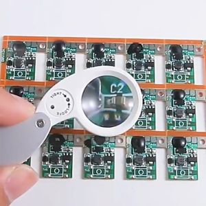 Kính lúp bỏ túi 40x25 MM có đèn KL40