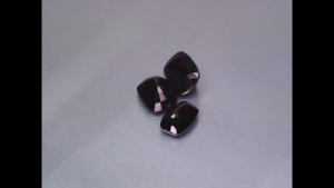 6.02 กะรัต 3 ชิ้น พลอยฟีโนมีนอล! พลอยโรโดไลต์การ์เน็ต ทรงหมอน