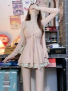 ชุดเดรสสีชมพู ชุดสองชิ้น ชุดสาวฮอต เอวสูง แขนยาว กระโปรงสั้น คอวี ทรงเอ แฟชั่นฤดูร้อนสำหรับผู้หญิงวัยรุ่น